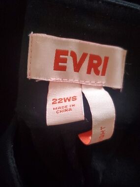 EVRI Straight Leg Pants in Black 22WS NEVER WORN, GREAT OFFICE WEAR OR DRESSY